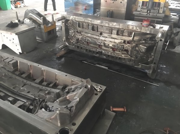 Automotive Injection Molds Automotive Injection Molds